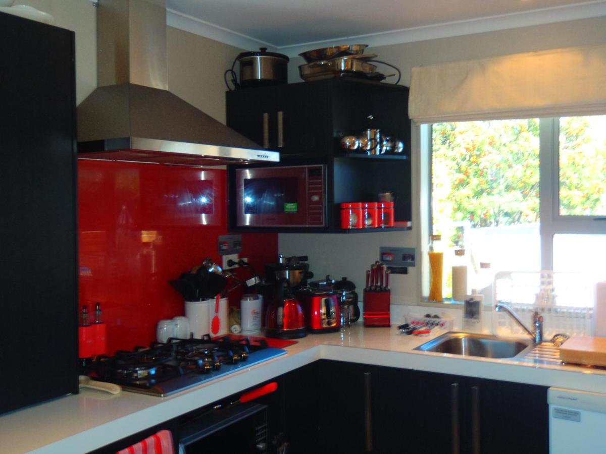 Lakefront Fantail Cottage Lake Hawea, Wanaka Exterior foto