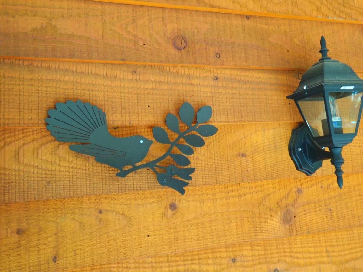 Lakefront Fantail Cottage Lake Hawea, Wanaka Exterior foto